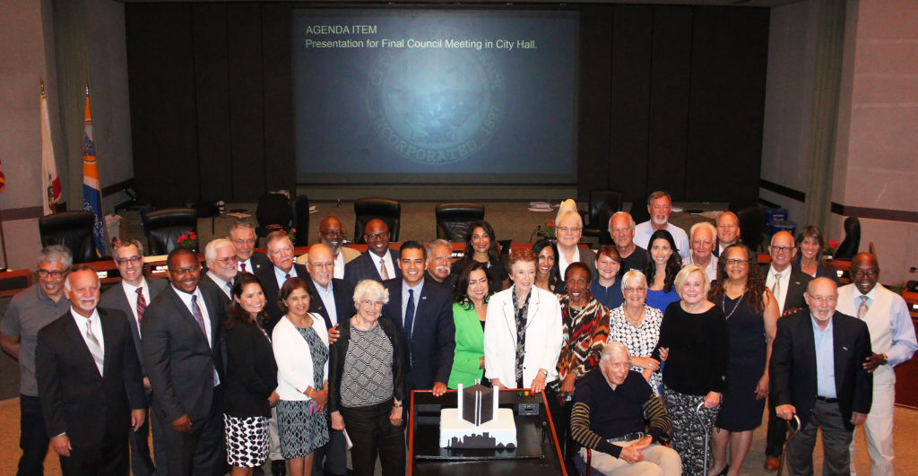 Final Council Long Beach City Hall Group Photo